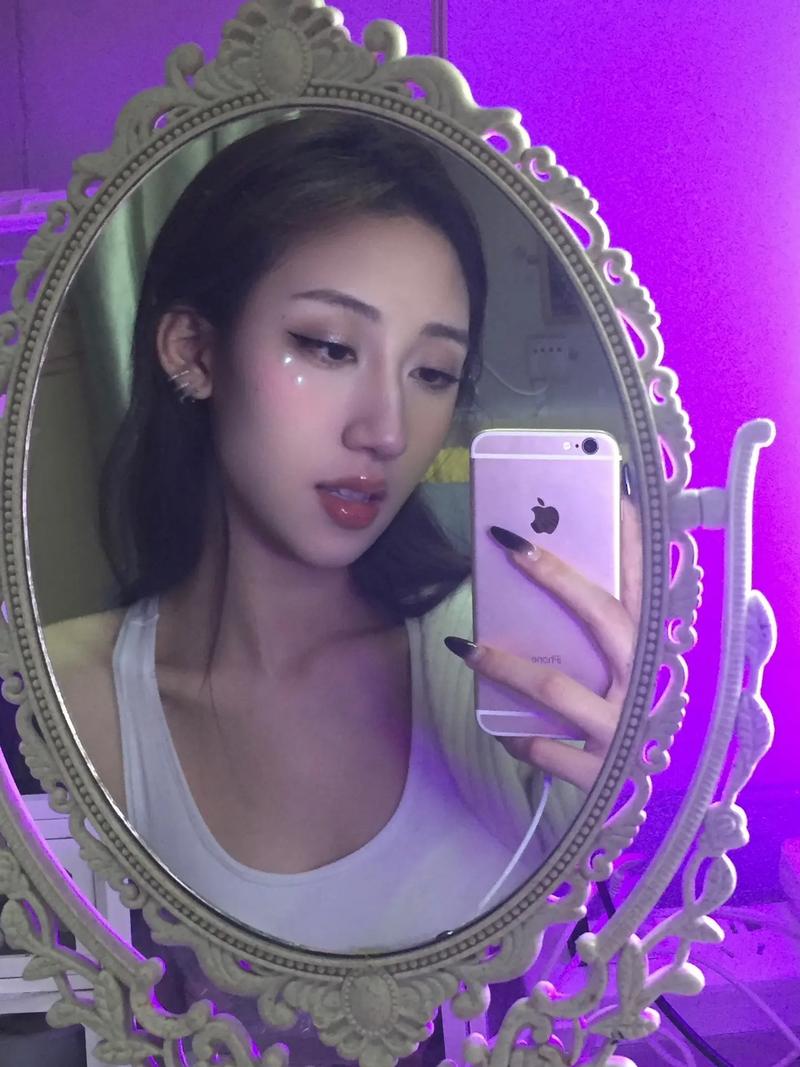 ThatG rl抖音账号为何能引发热议?其内容风格背后藏着怎样的创作逻辑?