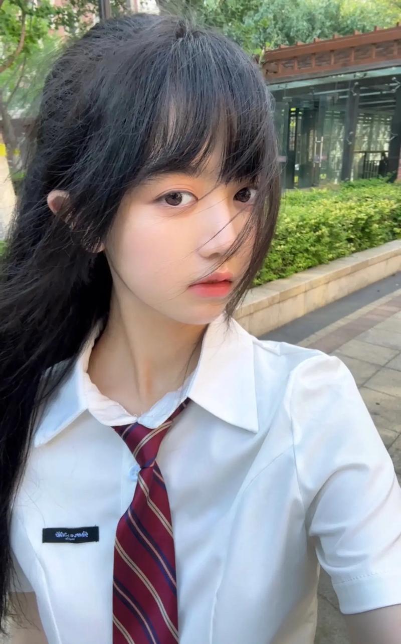 ThatG rl抖音账号为何能引发热议?其内容风格背后藏着怎样的创作逻辑?