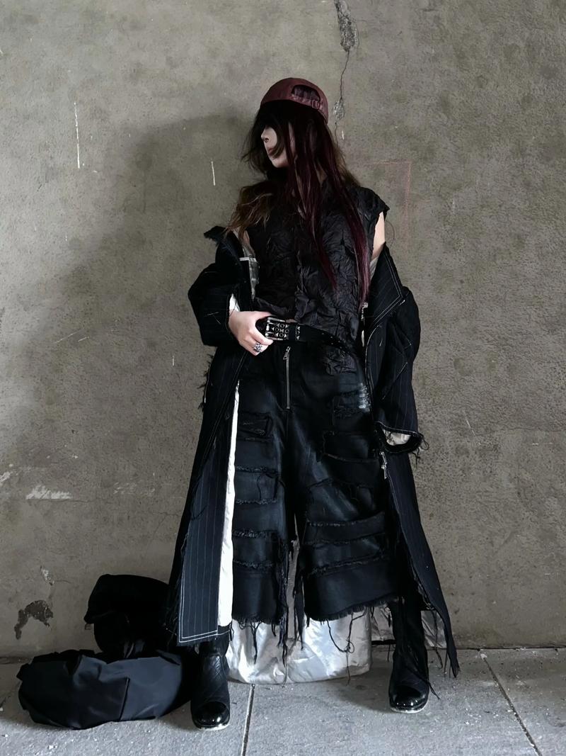 抖音换装视频中的‘bitch’元素,是女性赋权还是性别凝视的隐晦表达?