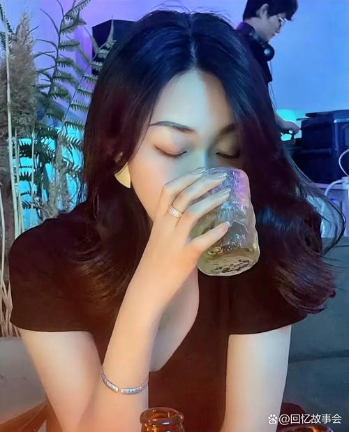 快手上喝酒女人快手号