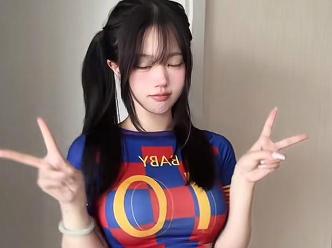 快手上最骚的女人视频为何能引发热议?其内容边界与平台监管该如何平衡?