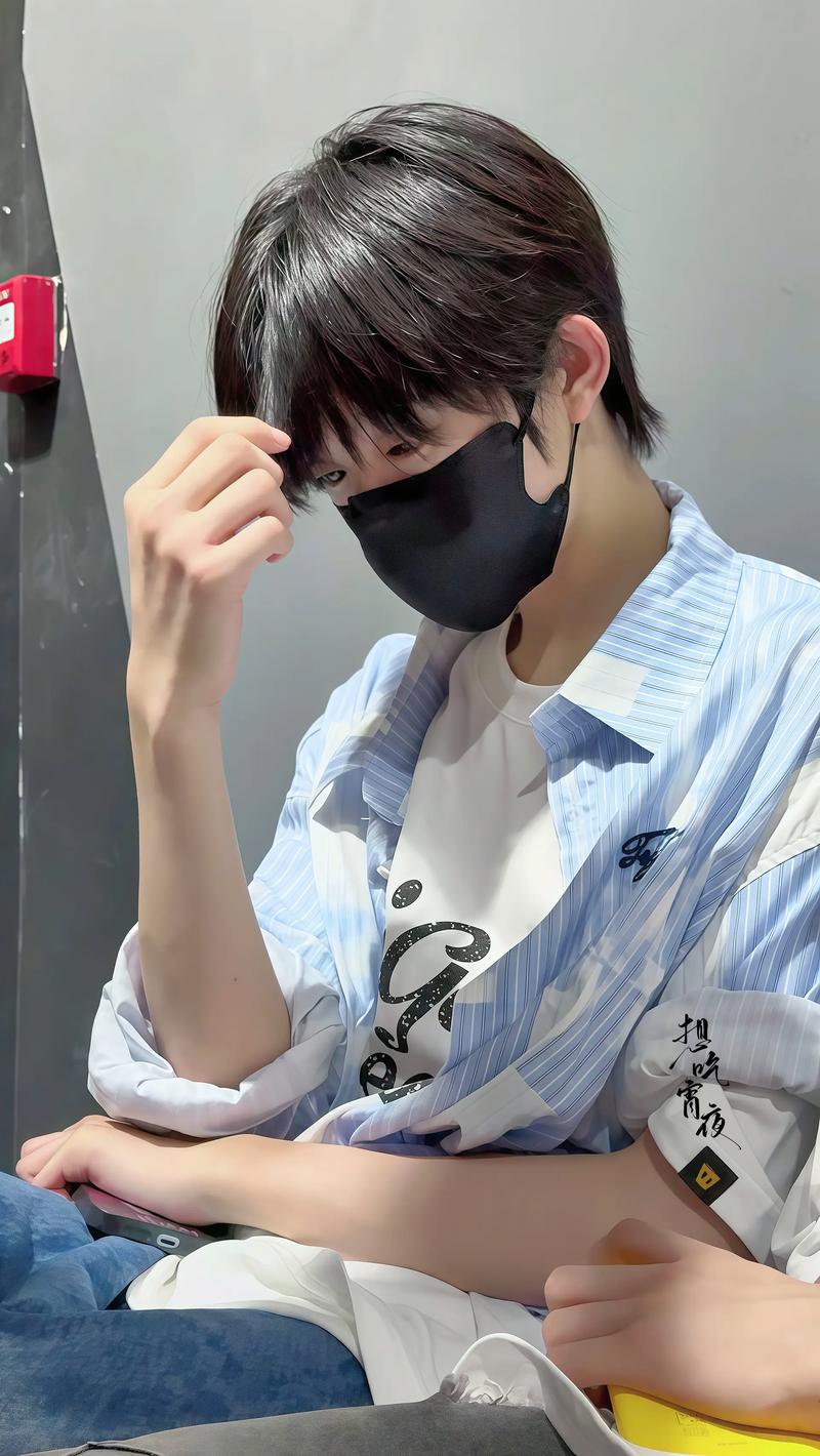 抖音爆火帅哥是偶然走红还是背后有推手?他们如何持续吸引流量并维持热度?