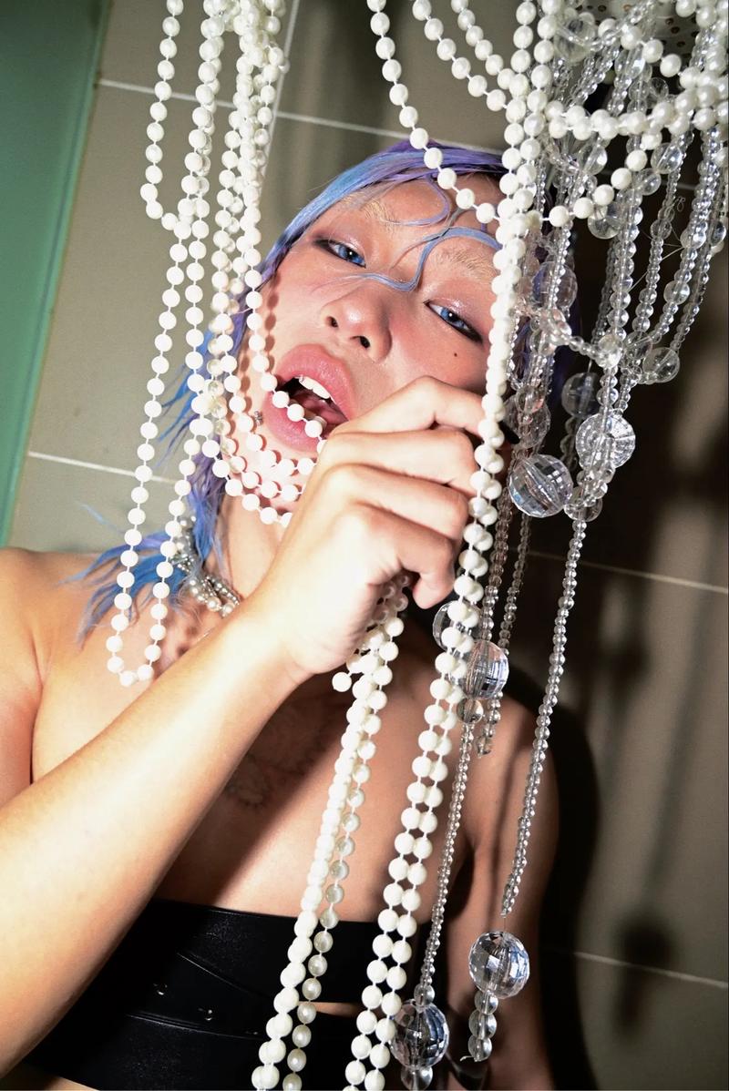 isbitch抖音这一账号名称为何引发争议?其内容是否符合平台规范?背后是否存在刻意博眼球的行为?