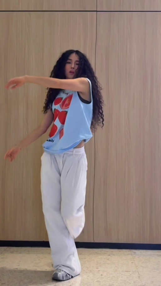 worthit抖音的内容创作模式如何持续吸引观众并保持商业价值?