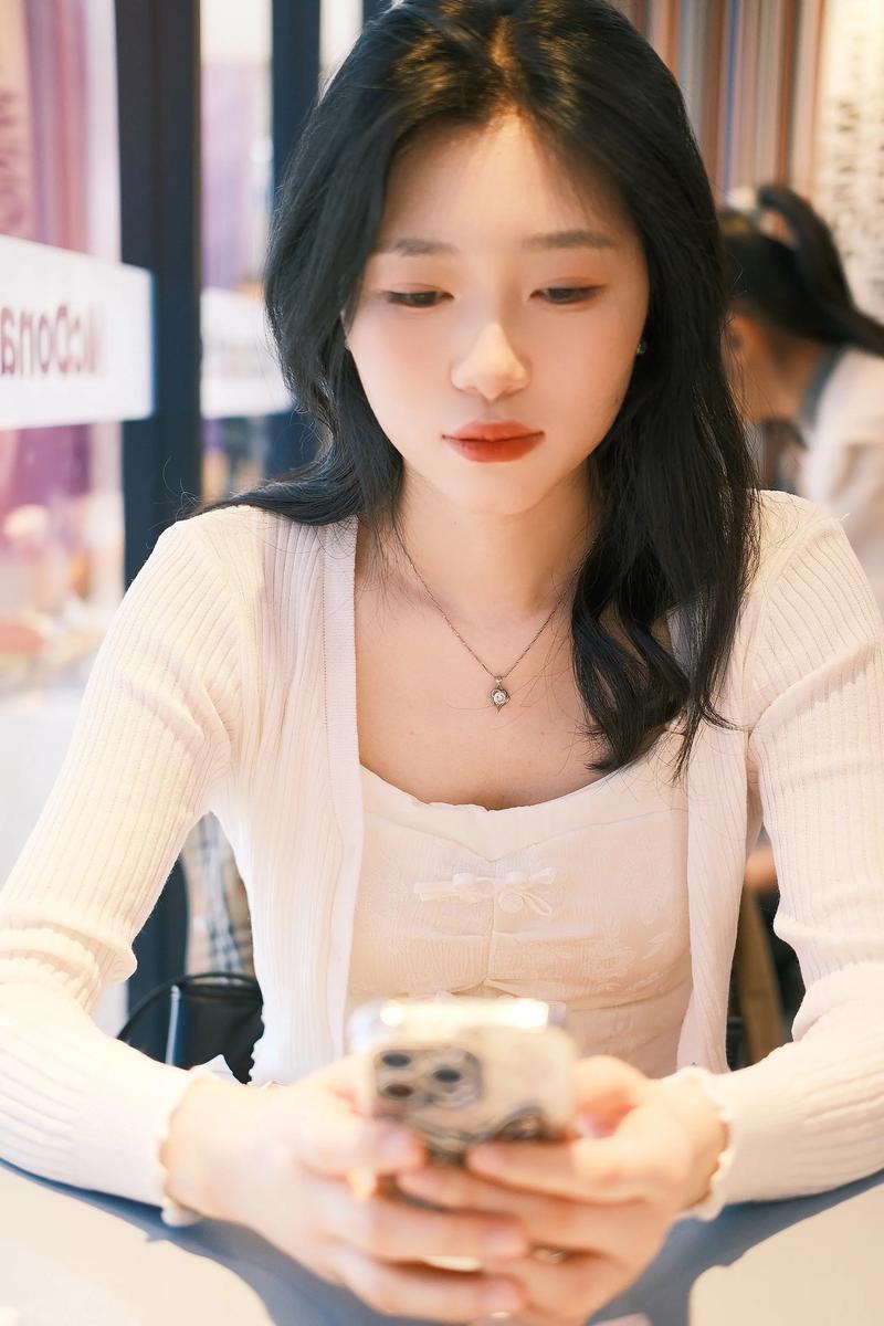 抖音thegirl是谁?她的内容为何能吸引大量关注?背后有何创作故事或独特魅力?