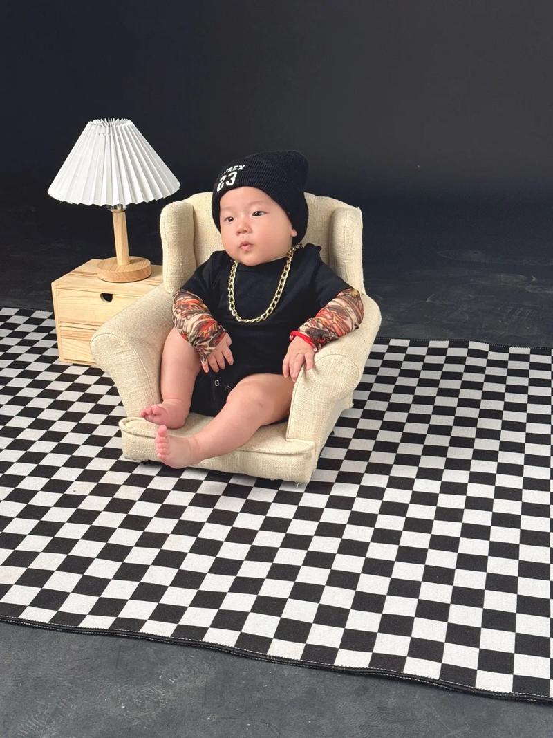 快手最火的小孩社会摇,儿童模仿成人舞步,娱乐边界在哪里?