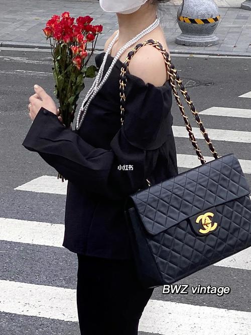 贝嫂在小红书的名字为何与大众熟知的Victoria Beckham差异这么大？是刻意打造人设还是另有原因？