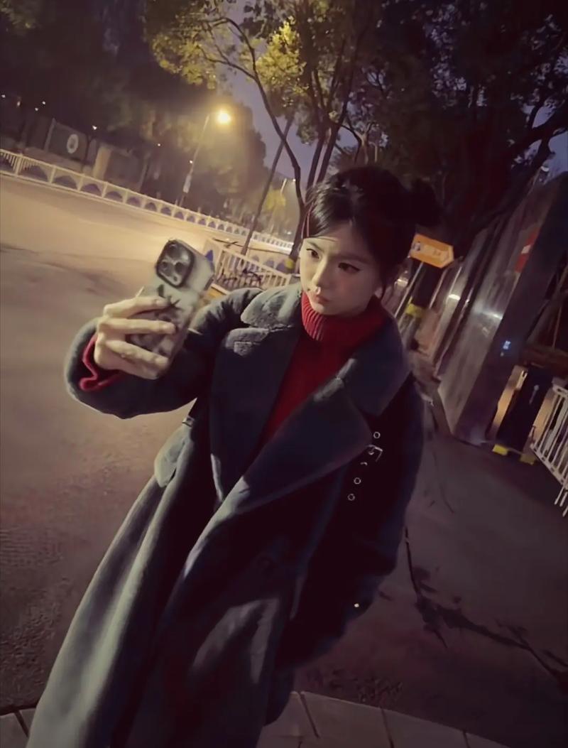 抖音怎么同时使用两个滤镜?叠加滤镜效果的操作步骤是什么?