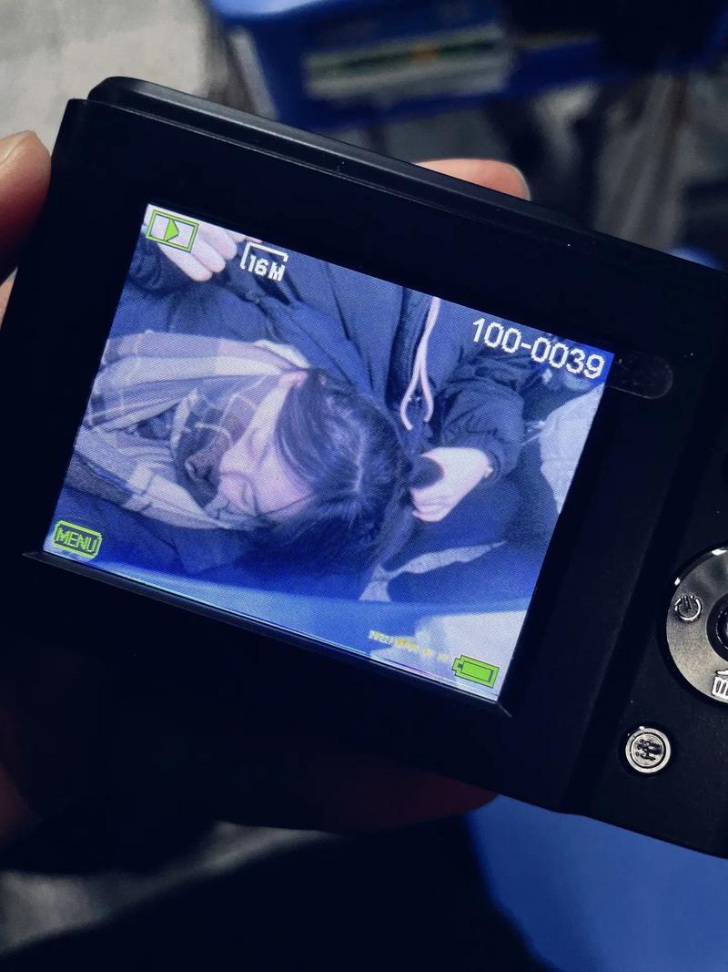 抖音镜头为何采用圆形设计?圆形镜头在拍摄时有哪些独特优势,或是出于品牌标识的考量?