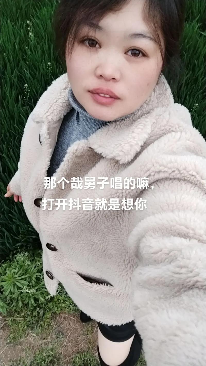 抖音热门神曲好冷好冷究竟藏着什么故事?为何歌词简单却引发千万网友共鸣?