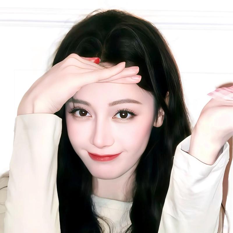 快手长相神似迪丽热巴的用户，是天然 resemblance 还是刻意化妆打造？