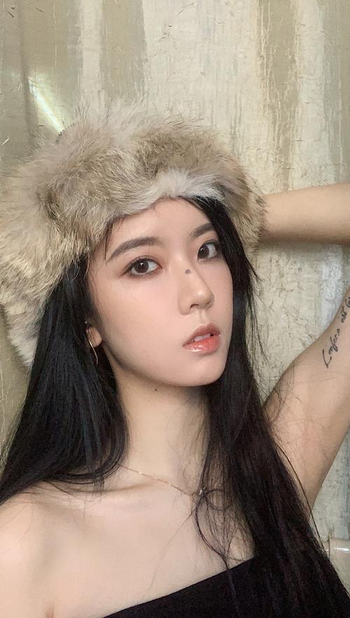 快手红人金6的照片为何能引发全网热议？背后隐藏着怎样的故事与流量密码？