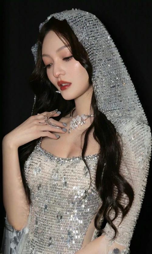 抖音爆火的张韶涵，是什么让她在短视频平台再掀热潮，经典情怀与流量密码如何碰撞出新火花？