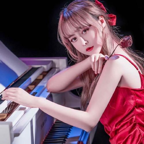 阿君monica快手账号的独特风格是如何吸引并留住粉丝的？