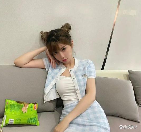 快手的女生社会摇视频