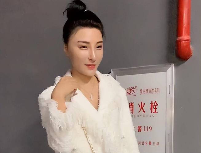 快手二驴的媳妇快手号是什么？她的账号内容有何特色，与二驴的账号风格有何不同？