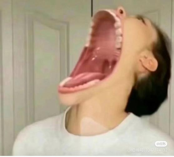 抖音嘴巴吐爱心图片是如何实现的？需要用到哪些工具或技巧？