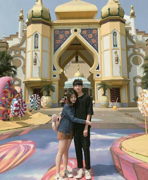 快猫APP是否涉嫌传播色情内容？其运作模式与快手等平台有何本质区别？监管部门应如何规范类似短视频平台的乱象？