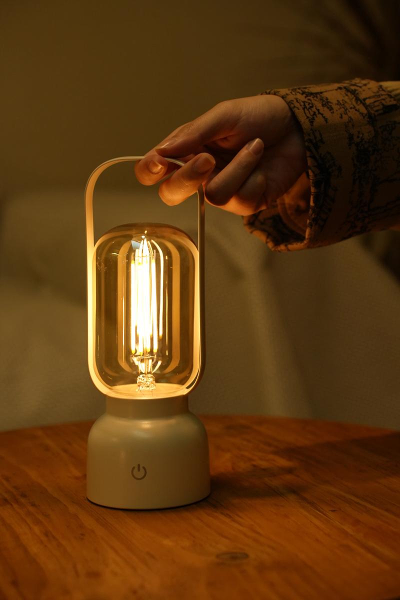 抖音里的灯为何总在深夜闪烁？是信号干扰还是灵异现象？