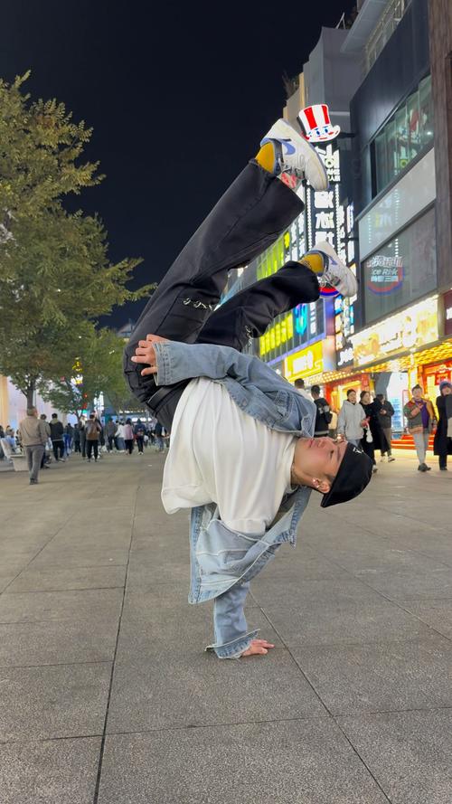 抖音上男声蹦蹦蹦的魔性旋律为何能火？背后藏着怎样的流量密码？