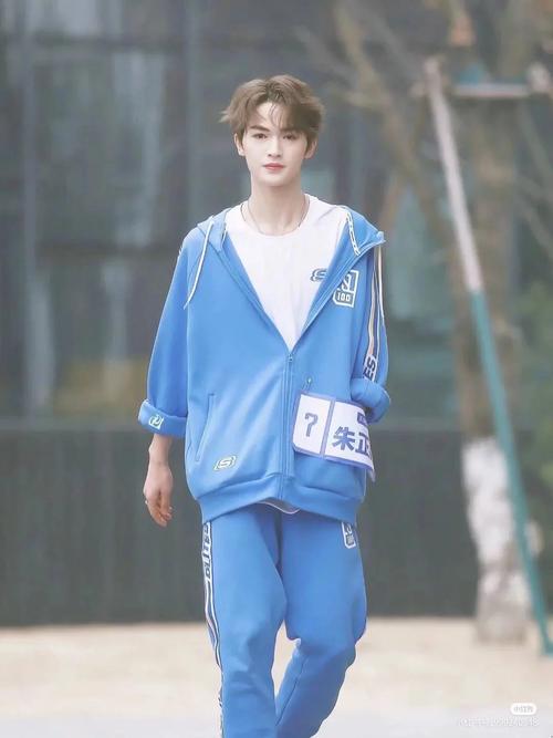 小红书偶像练习生，素人如何通过平台逆袭成顶流？背后的运营逻辑是什么？