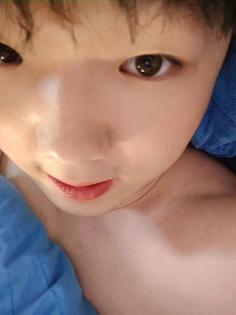 快手很骚的一个小学生现象背后，是家庭教育的缺失还是平台监管的漏洞？