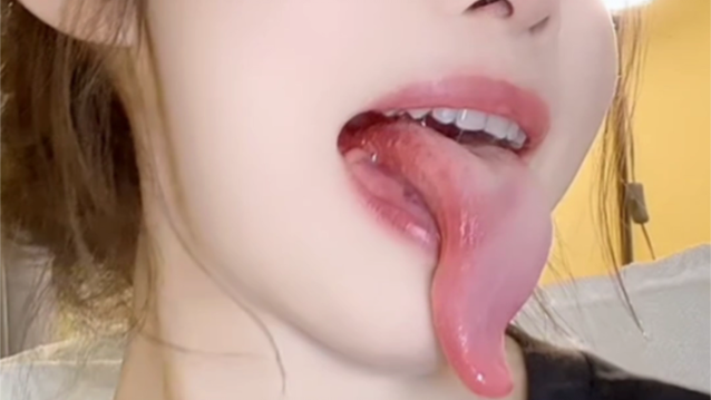 快手上女子秀舌头是才艺展示还是博眼球？背后藏着怎样的流量密码？