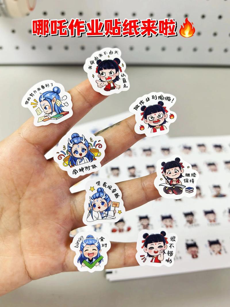 抖音里那个憨厚可爱的贴纸到底藏在哪里？怎么才能找到并使用它啊？