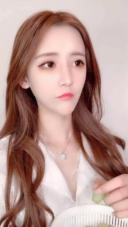 快手全网第一网红是谁？其爆红逻辑与平台生态有何深层关联？