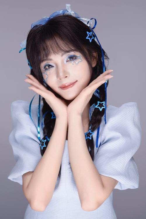 抖音女生化妆bgm为何总能精准戳中情绪？是旋律适配妆容节奏，还是歌词藏着成长共鸣？