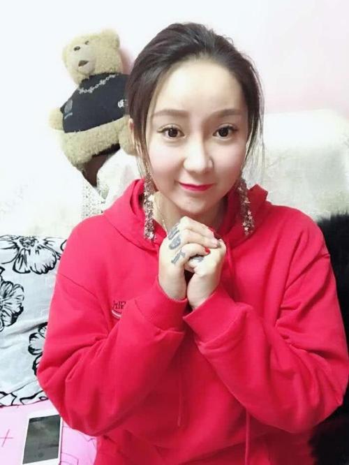 快手上葫芦岛一姐究竟是谁？她的爆红背后藏着怎样的故事与争议？