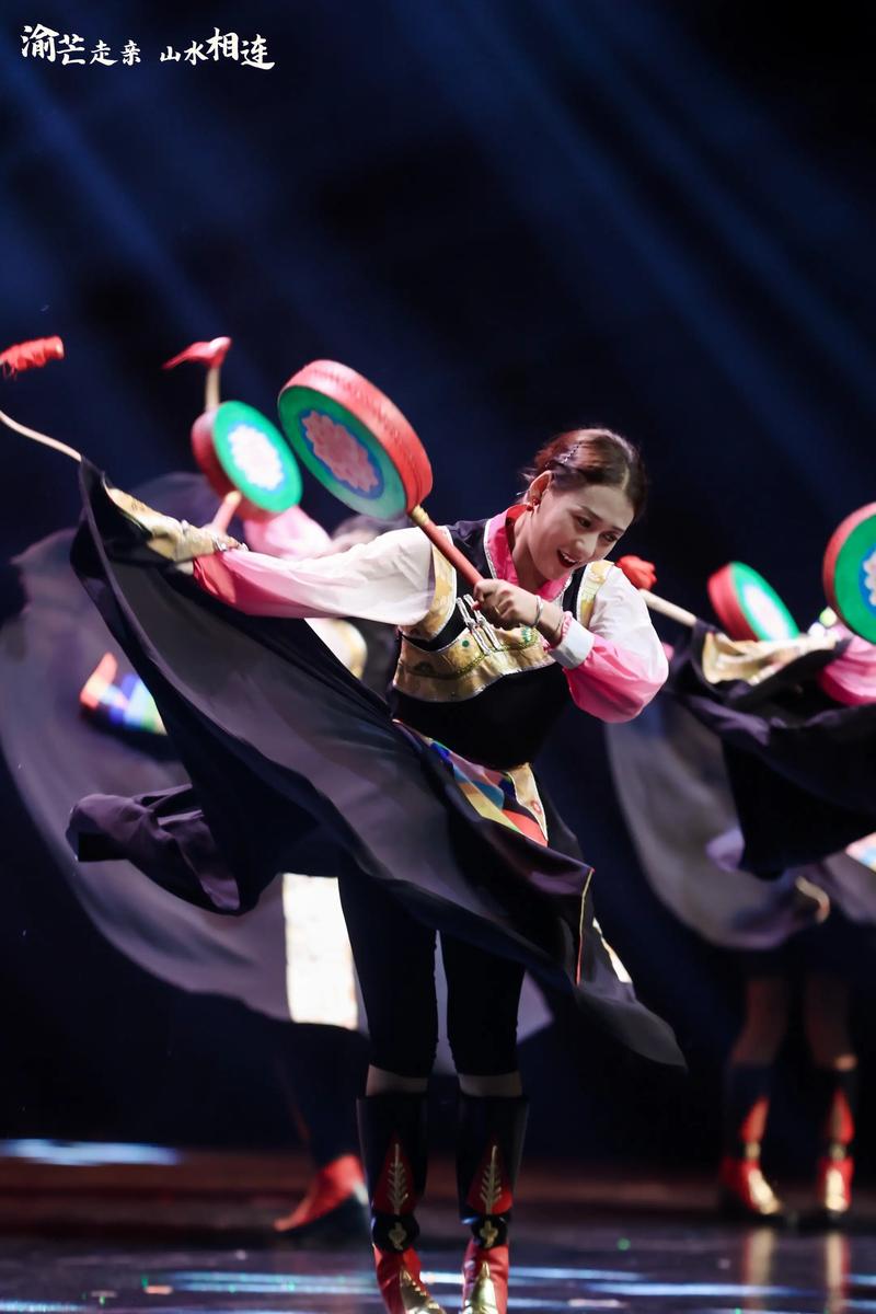 快手俄舞为何青海人能跳出如此惊艳的独特韵味？地域文化如何赋予这舞蹈别样的生命力？