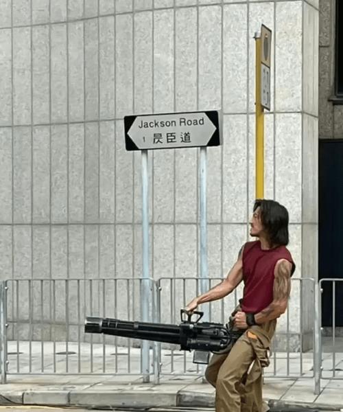 冒蓝火的加特林快手号为何能成爆款？背后是猎奇心理还是算法推流？