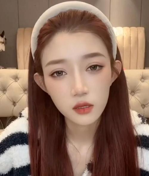 快手网红小伊伊多少岁