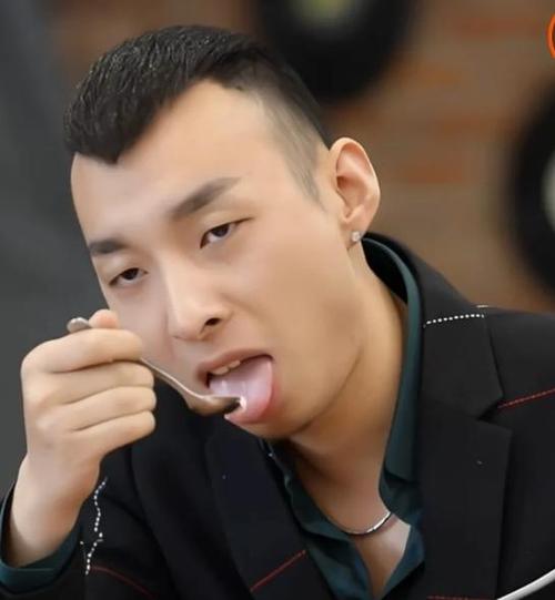 快手上官带刀的真实身份揭秘,他究竟是哪里人?背后还有哪些故事?