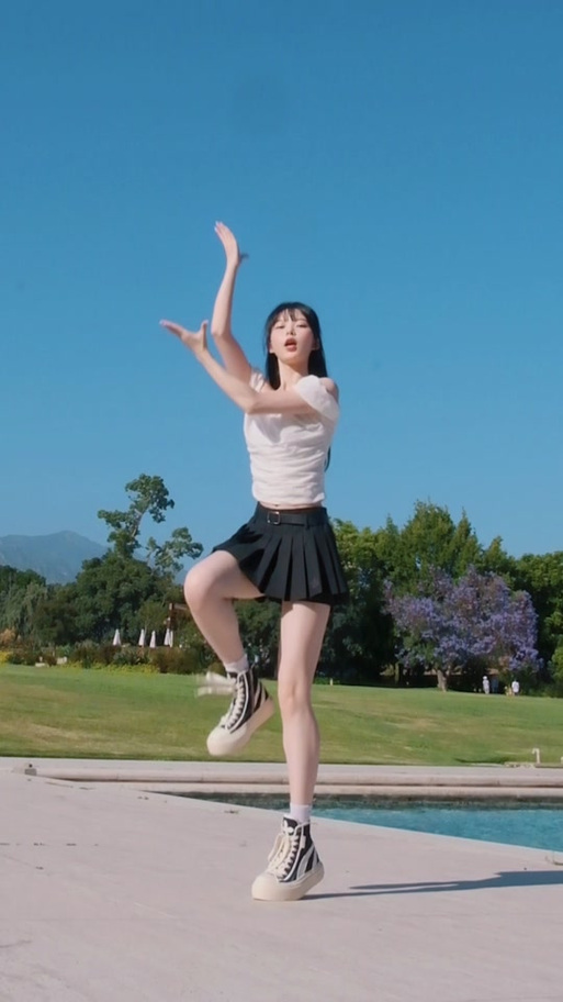 抖音踢腿舞蹈视频为何能引爆流量？背后藏着哪些不为人知的技巧与秘密？