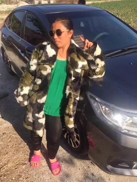 跟刘妈拍段子的二婶在快手走红，她的幽默风格背后藏着什么故事？