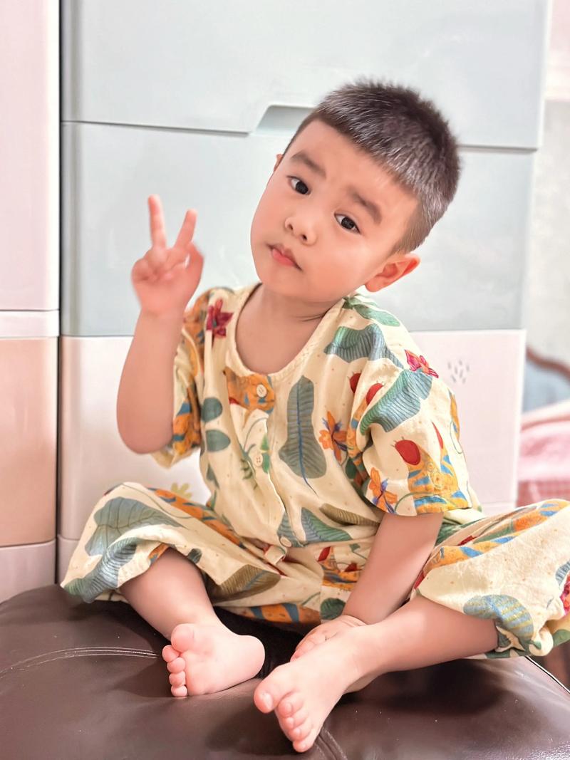 快手小男孩‘我的小可爱’走红背后，是真实童真还是刻意营造的人设？