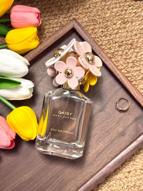 小红书爆款小雏菊香水真有那么神？成分香调测评值不值得冲？