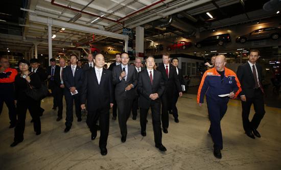 总理视察小红书传递了什么信号?对年轻人就业创业和平台发展有何启示?