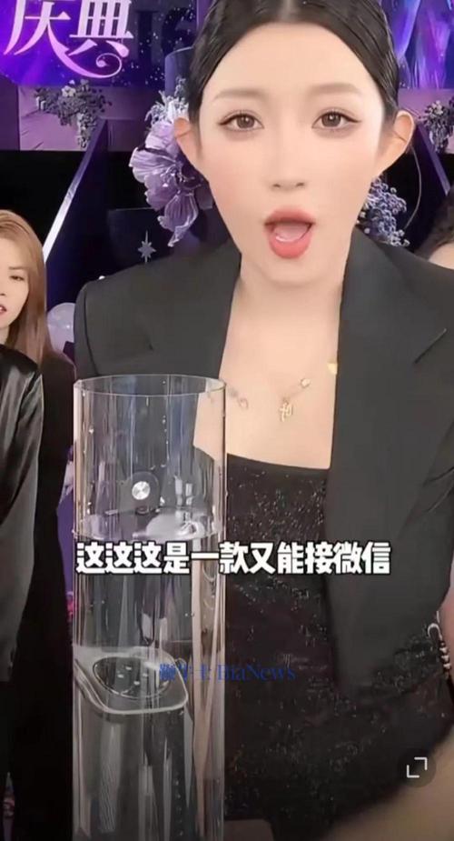 快手小伊伊的真实姓名是什么？她的本名和艺名有什么区别？