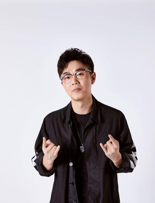 快手大鹏的个人资料简介中，他的真实身份背景是怎样的？有哪些不为人知的成长经历和代表作品？