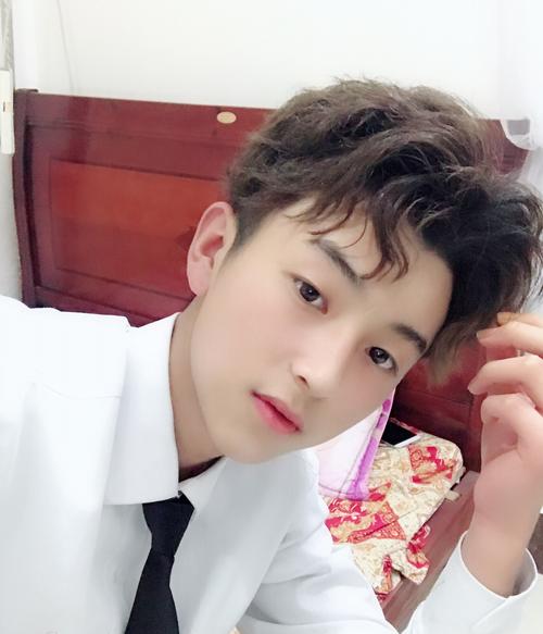 快手三岁涛被打事件，孩子为何遭暴力？监护人责任何在？平台监管缺失了吗？