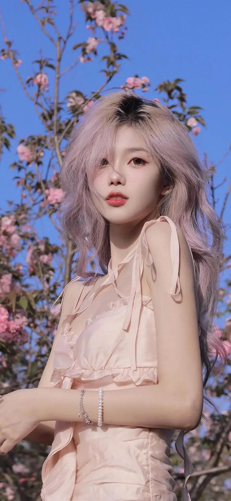 抖音很火的美女壁纸为何能刷屏?背后藏着怎样的流量密码与审美密码?