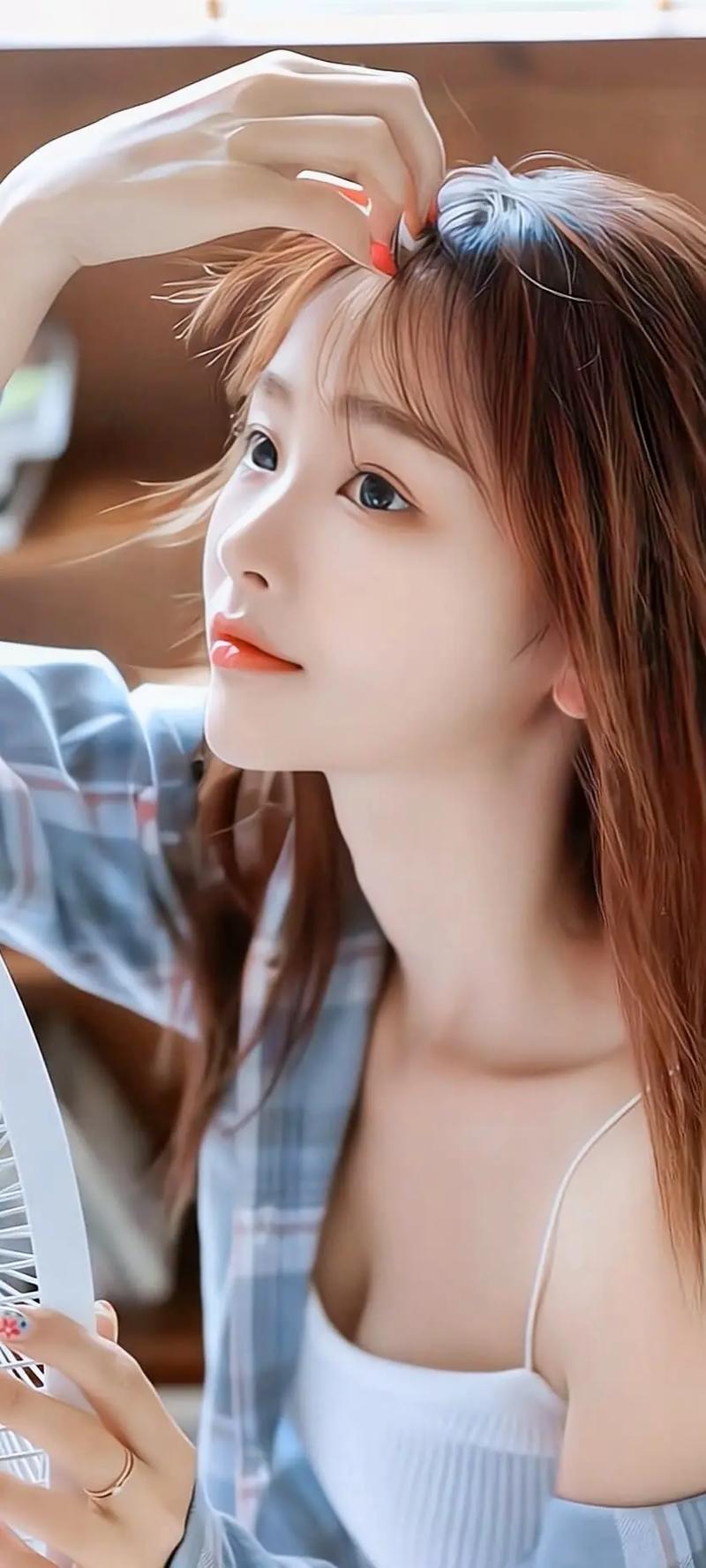 抖音很火的美女壁纸为何能刷屏?背后藏着怎样的流量密码与审美密码?