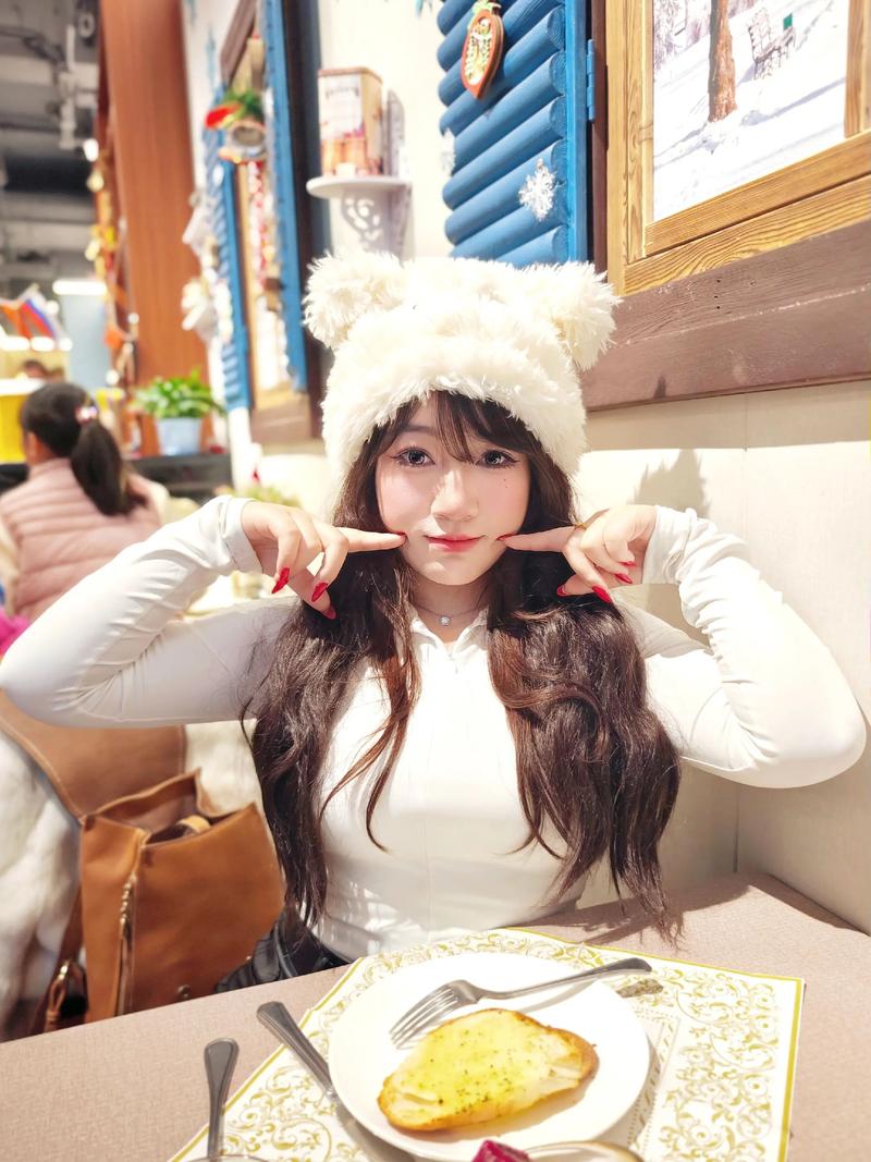 快手白小咩咩咩呀微博账号的内容风格和运营策略是什么？