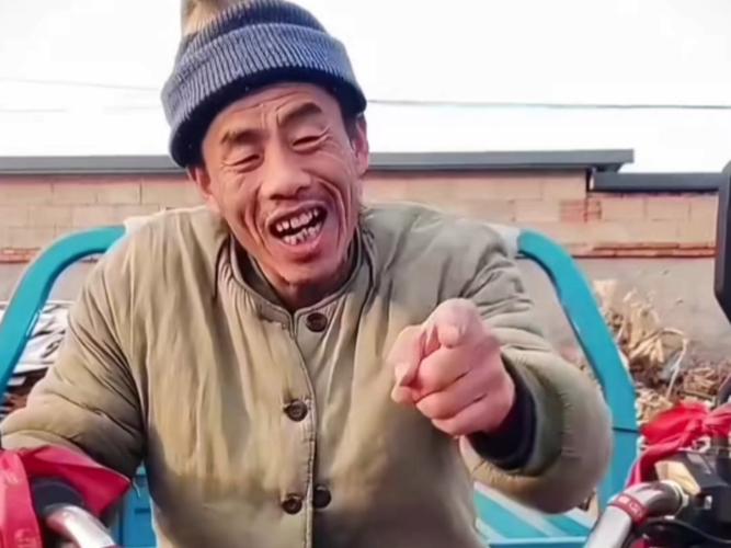 快手艾特三哥这个梗的起源和具体含义是什么？为什么会在短视频平台流行开来？