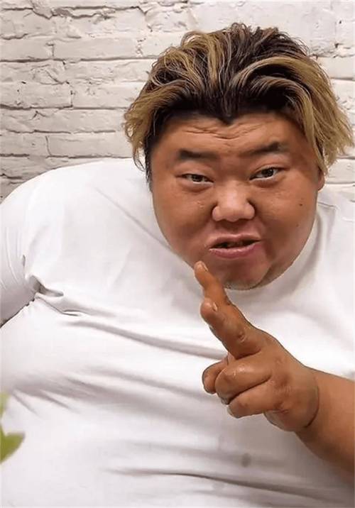 快手上有个胖子挺火的