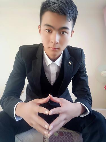 快手抒芯爸的真实姓名是什么？他的背景故事和家庭情况是怎样的？