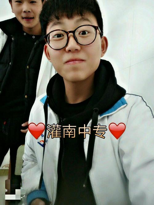 如何在快手作品中精准添加两行文字?排版、字体与内容布局的实用技巧有哪些?